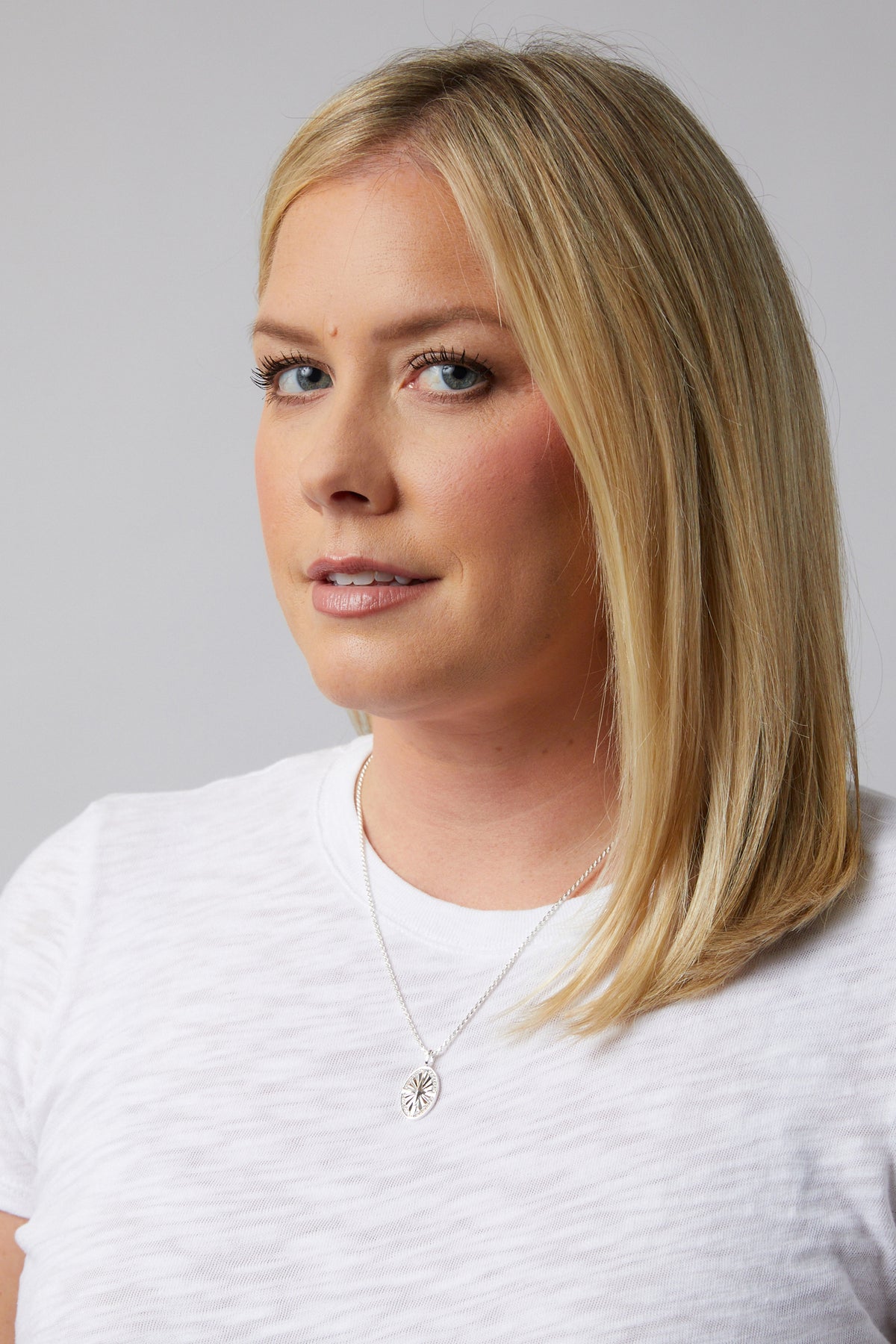 Influencer Kate Bryan wearing the silver Kate chain and wanderlust charm.