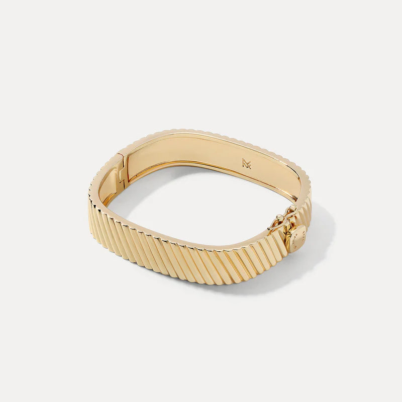 Gold Cuffs: How to Choose and Wear This Bold Accessory for Maximum Impact