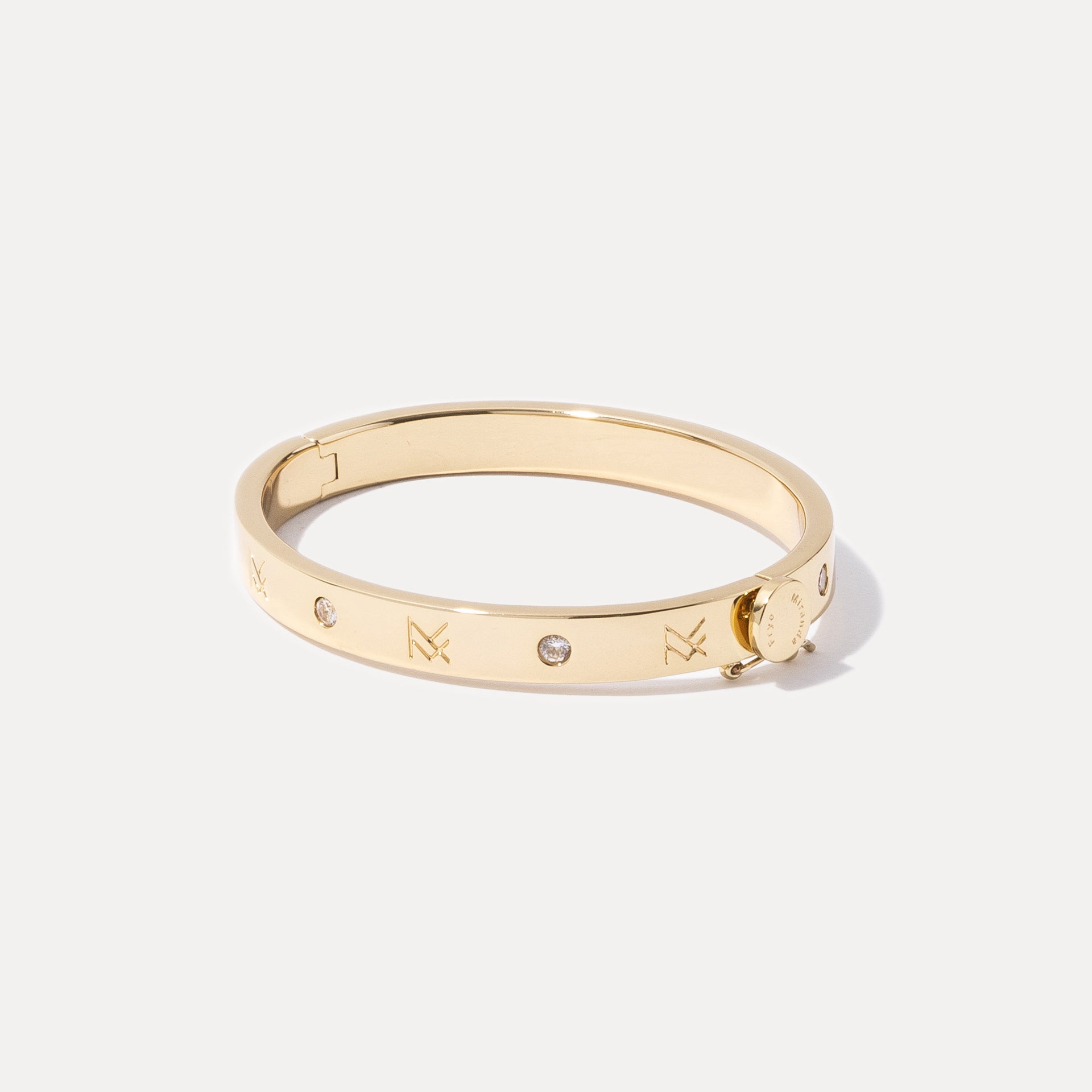 How to Choose the Perfect Gold Bracelet for Every Occasion and Outfit