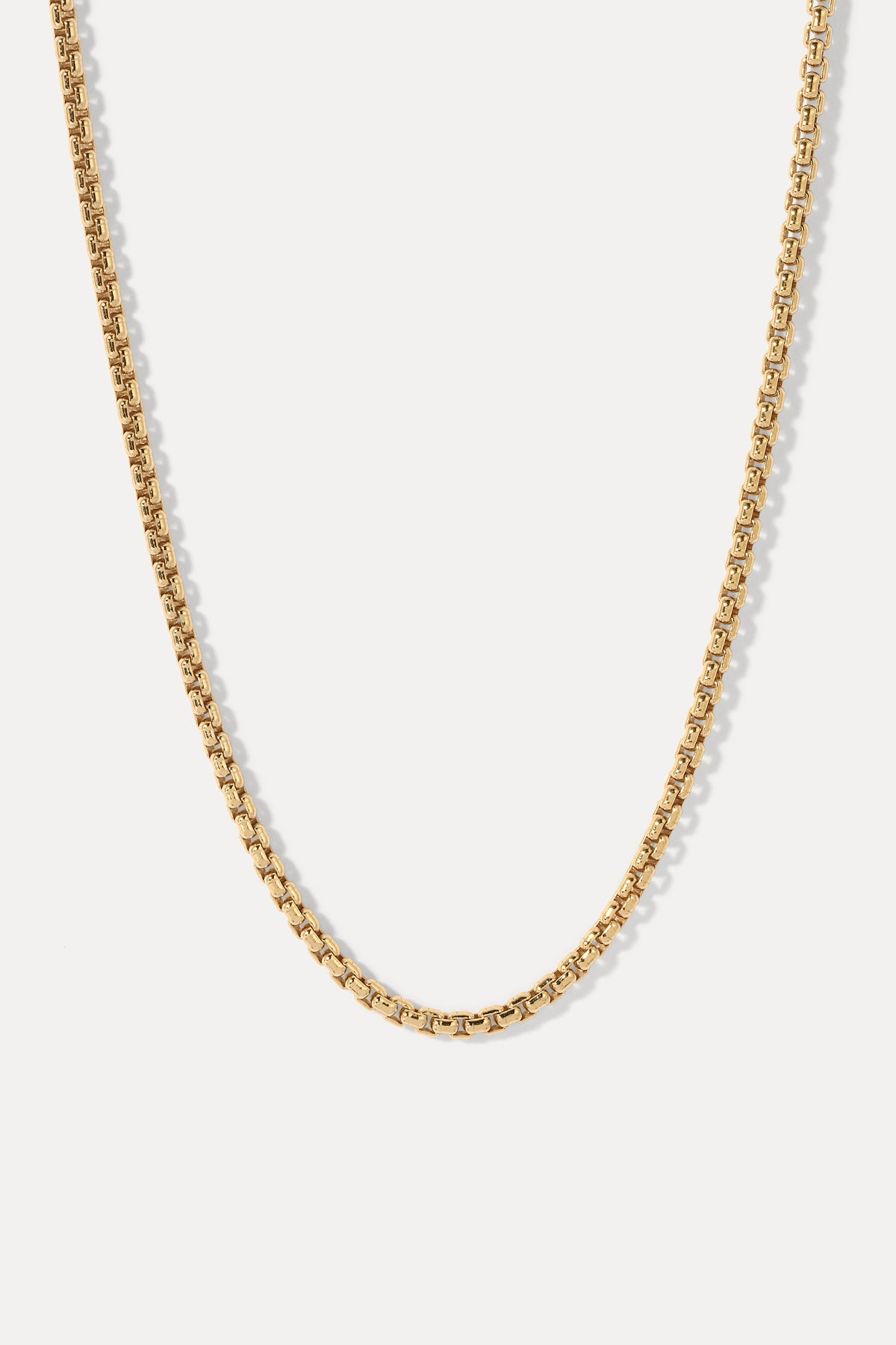 Flat-lay image showing the fluid, rounded links of the Jackson chain on a clean white backdrop.