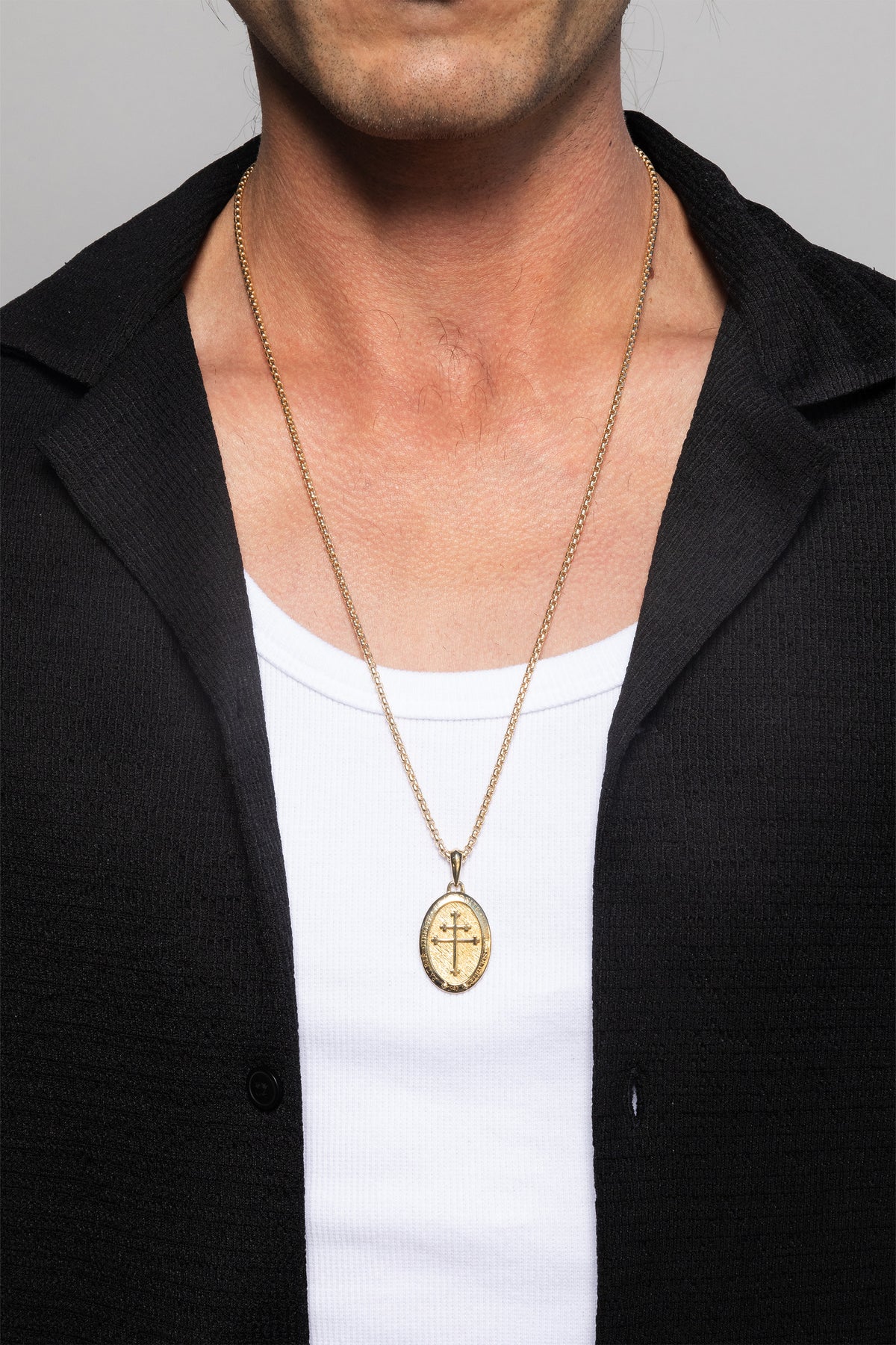 Image of a male model wearing the gold filled dylan chain paired with the freedom pendant.